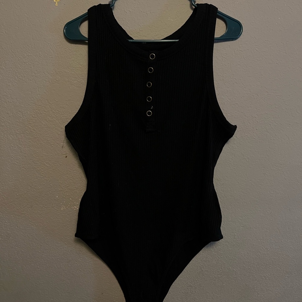 I am selling this button bodysuit for 10$!!🤗